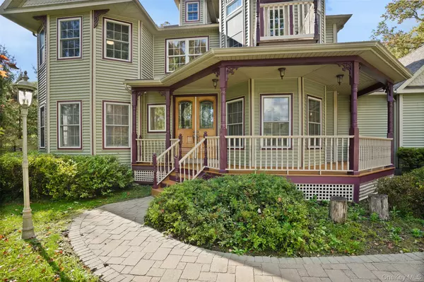 Hopewell Junction, NY 12533,211 Woodmont RD