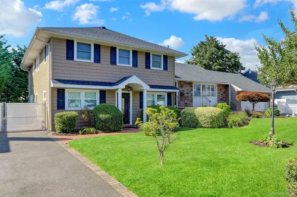 Massapequa, NY 11758,75 Unqua RD