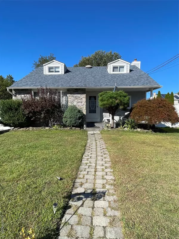 22 Herman AVE, North Babylon, NY 11703