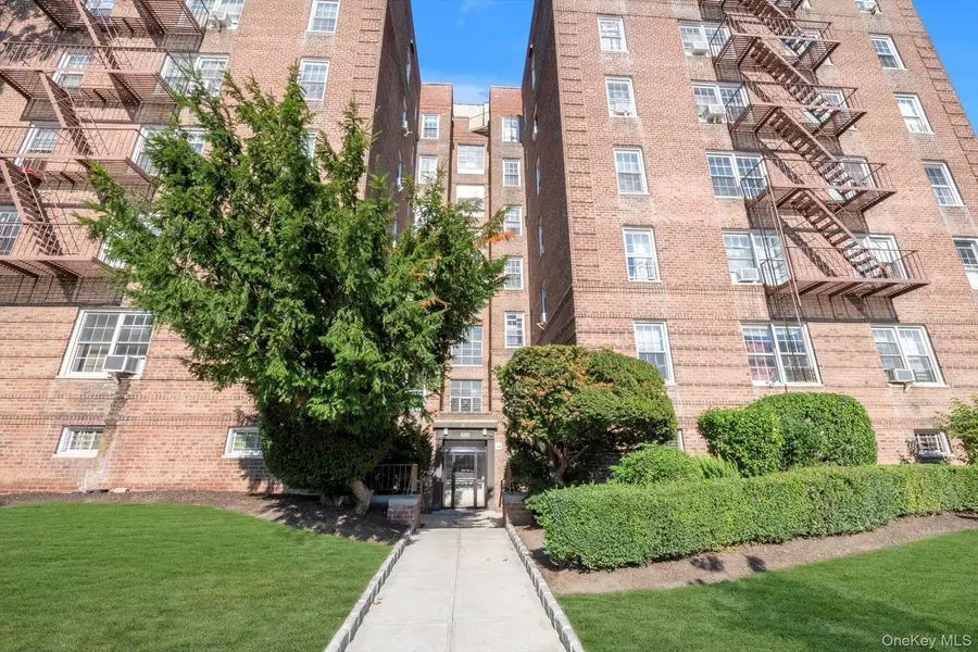 63-93 Woodhaven BLVD #2F3, Rego Park, NY 11374