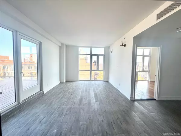 Rego Park, NY 11374,65-18 Austin St #8A