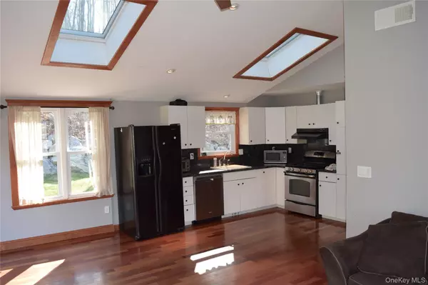 Warwick, NY 10990,18 Ashlee Meadow RD