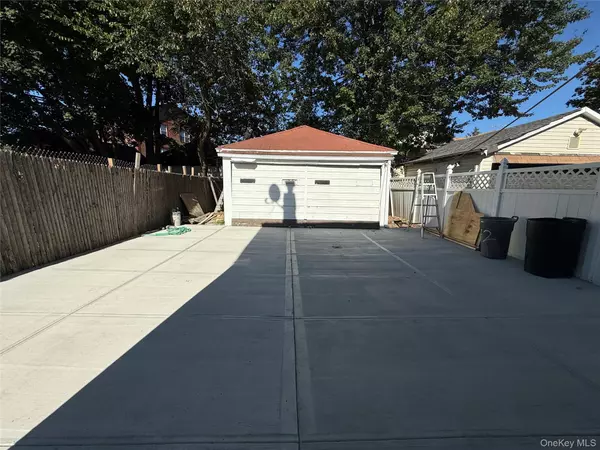 Hollis, NY 11423,94-72 199th St