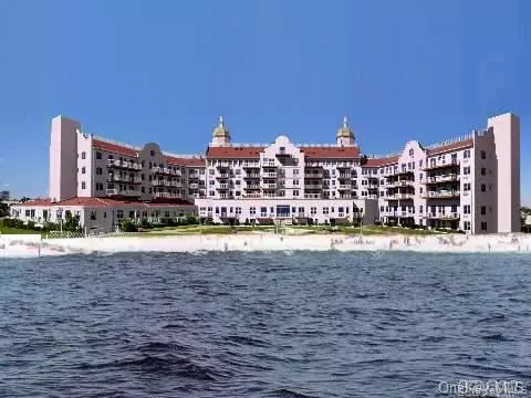 Lido Beach, NY 11561,2 Richmond RD #PH 6U