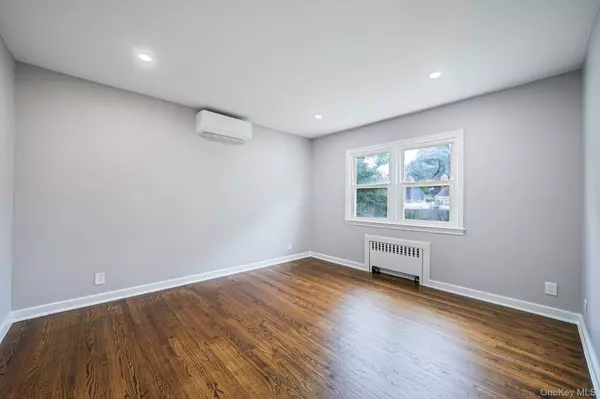 Seaford, NY 11783,3862 Clark ST
