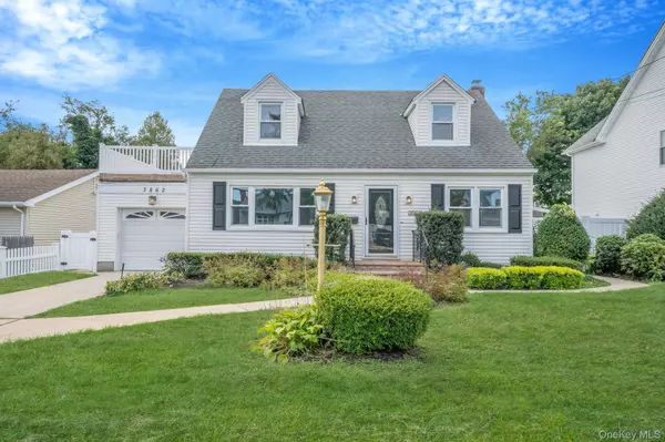 Seaford, NY 11783,3862 Clark ST