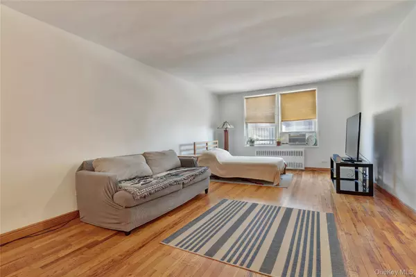 Rockaway Park, NY 11694,133 Beach 120 ST #2C