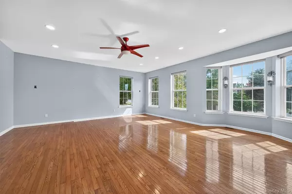 Monroe, NY 10950,113 Barr LN