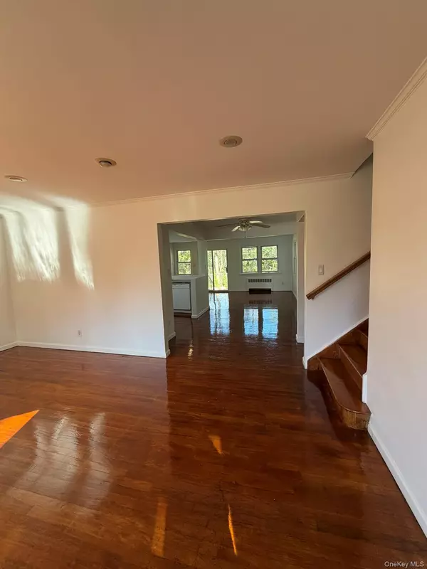 Roslyn Heights, NY 11577,65 Princeton ST