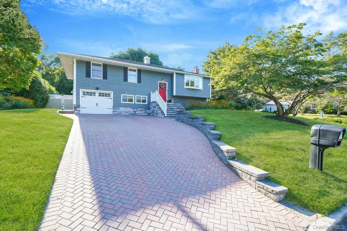Centereach, NY 11720,55 Lolly LN