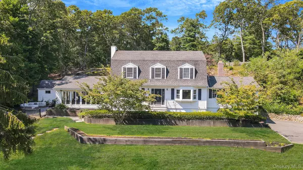 7 Bridle Path RD, Smithtown, NY 11787