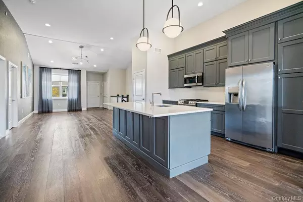 Yaphank, NY 11980,295 Silver Timber DR