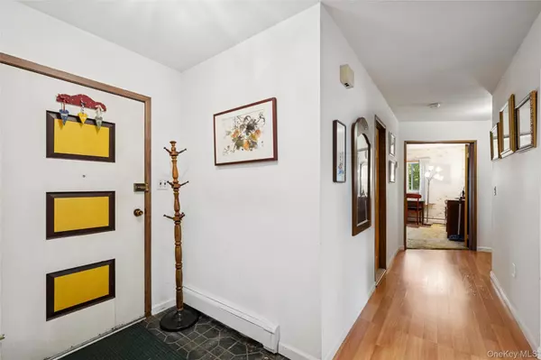 Coram, NY 11727,24 Woodbine ST