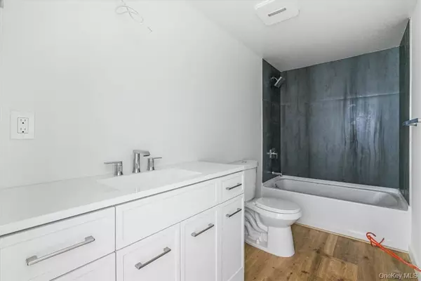 Kingston, NY 12401,9 Dubois ST #A