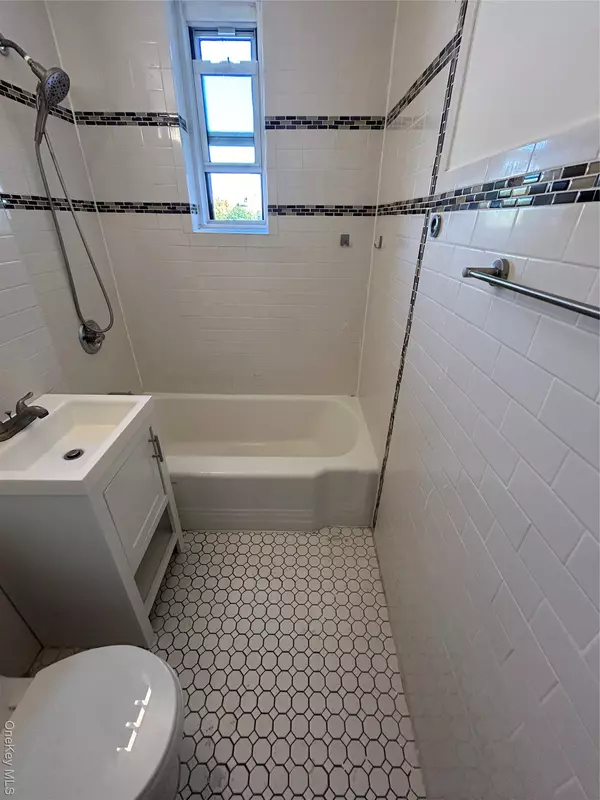 New Rochelle, NY 10805,210 Pelham RD #5P