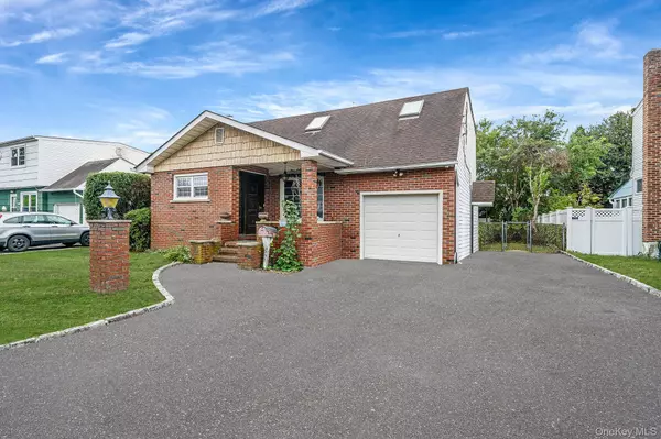 Lindenhurst, NY 11757,361 35th ST