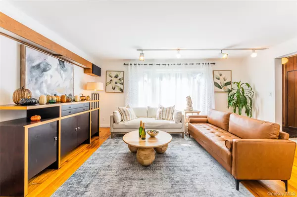 Fresh Meadows, NY 11365,50-15 199th ST