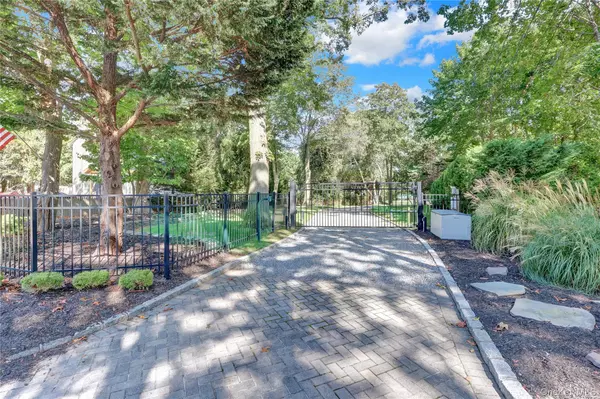 East Moriches, NY 11940,55 Moriches AVE