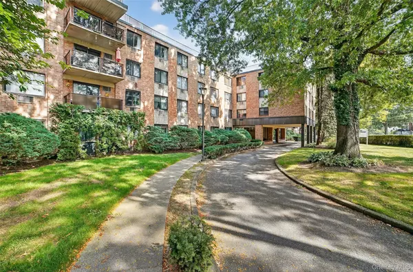 Bronxville, NY 10708,1101 Midland AVE #121