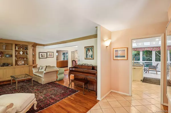 Huntington, NY 11743,7 Maxwell CT