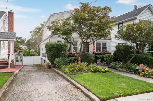 Williston Park, NY 11596,492 Nassau BLVD