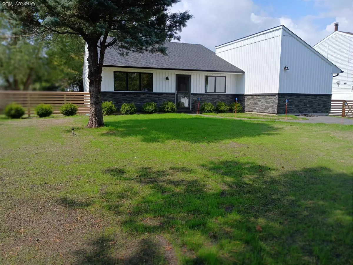 East Patchogue, NY 11772,4 Mercury AVE