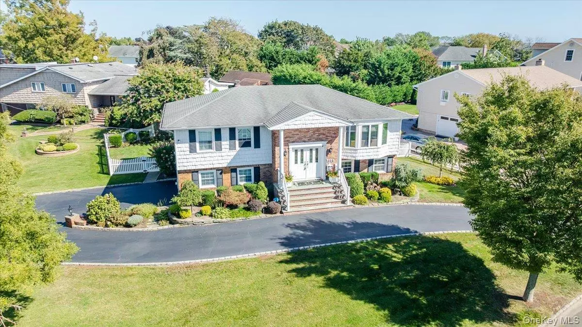 Massapequa, NY 11758,305 Riviera DR