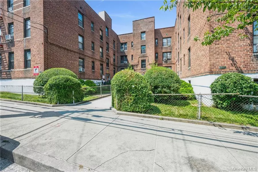 3231 Barker Ave AVE #2A, Bronx, NY 10467