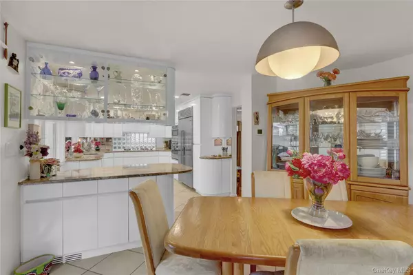 Merrick, NY 11566,1952 Julian LN