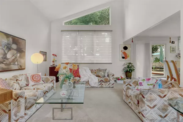Merrick, NY 11566,1952 Julian LN