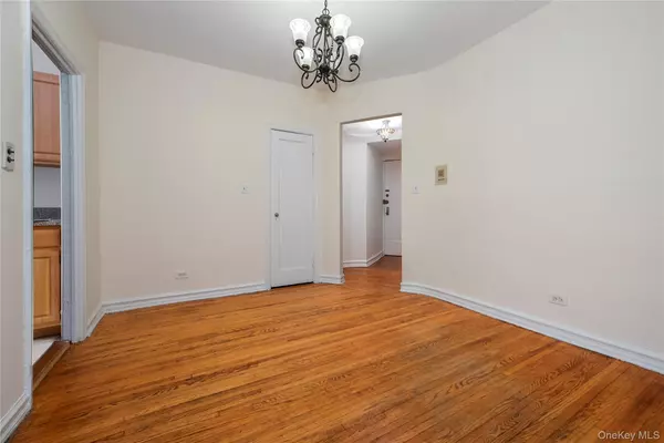 Jackson Heights, NY 11372,86-10 34th AVE #225