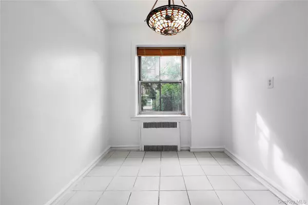 Jackson Heights, NY 11372,86-10 34th AVE #225