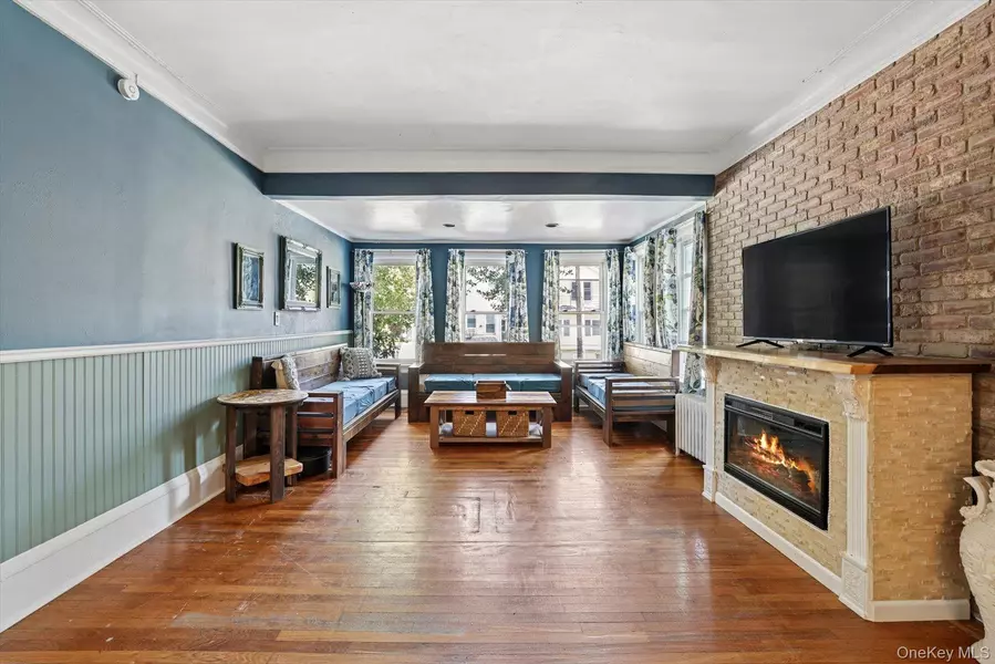 1917 Hennessy PL, Bronx, NY 10453