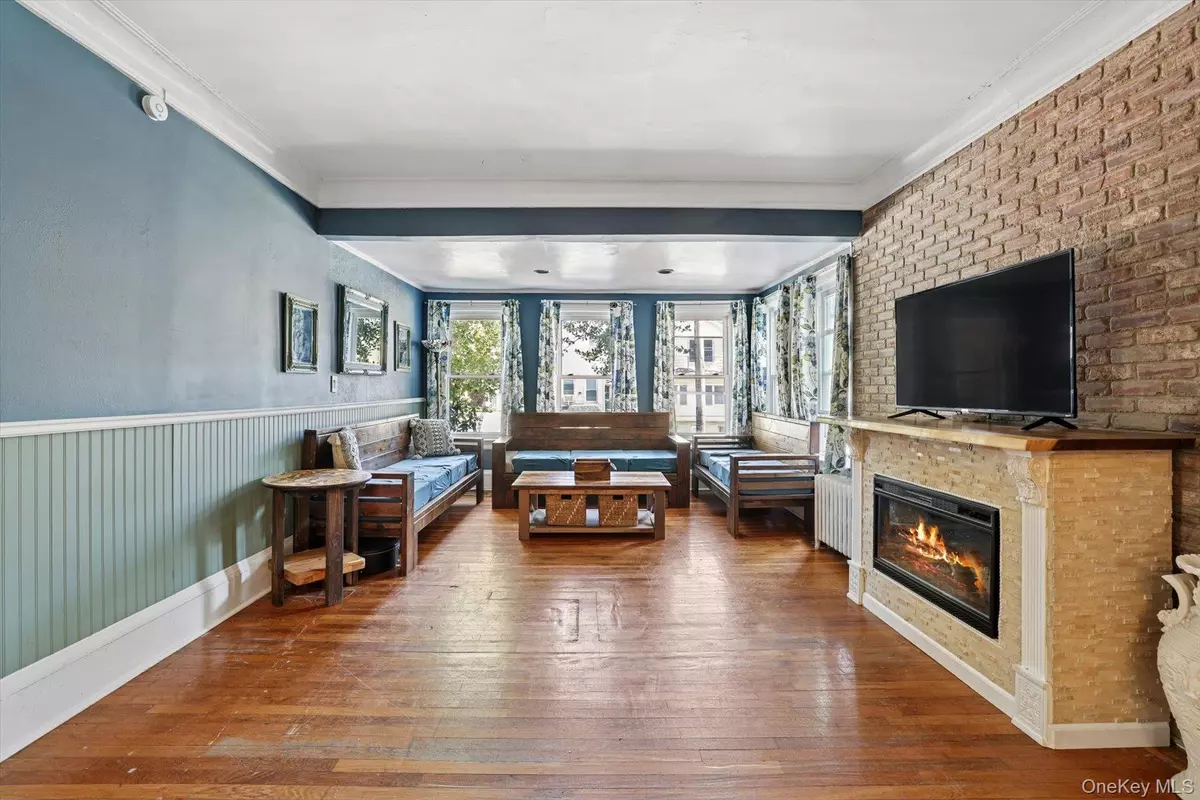 Bronx, NY 10453,1917 Hennessy PL