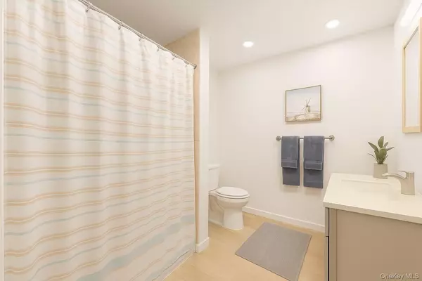 Nyack, NY 10960,16 Anna ST