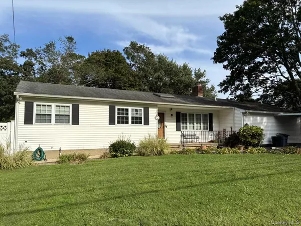 123 Hawthorne ST, Mastic, NY 11950