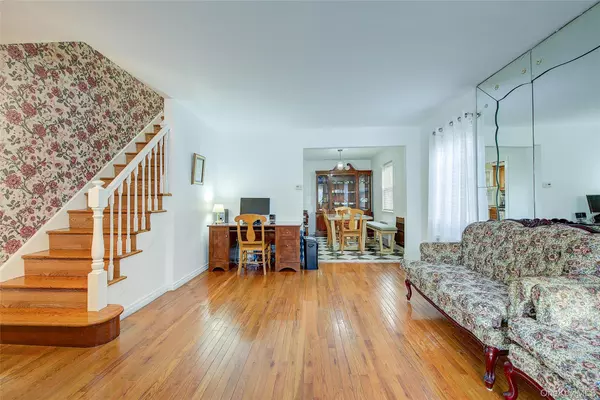 Bayside, NY 11361,36-05 200th ST