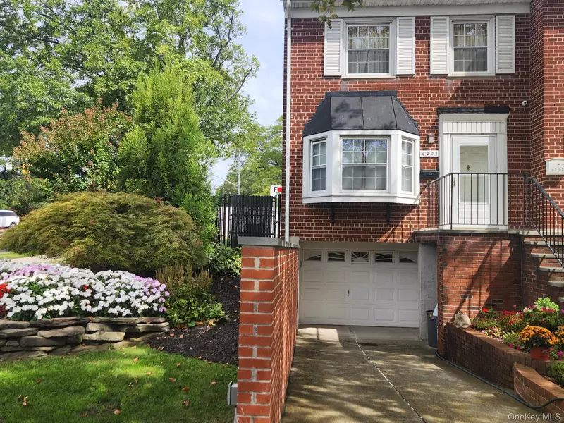 62-01 Douglaston Pkwy #1, Little Neck, NY 11362