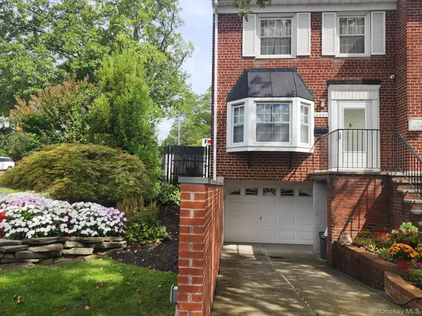 62-01 Douglaston Pkwy #1, Little Neck, NY 11362