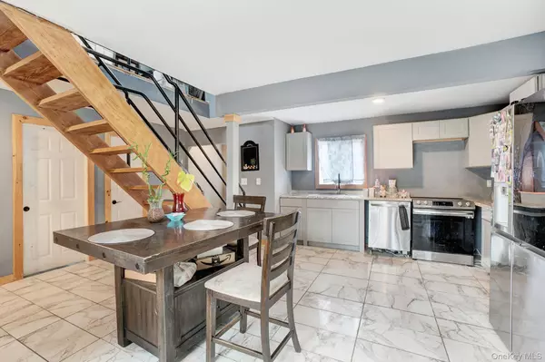 Shirley, NY 11967,82 Grandview DR