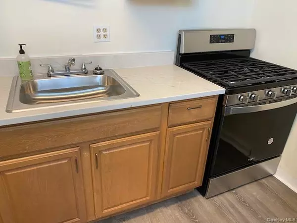 Glen Oaks, NY 11004,264-14 Langston AVE #A-2