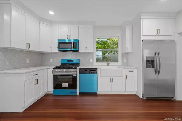 Massapequa, NY 11758,15 E Hamilton AVE