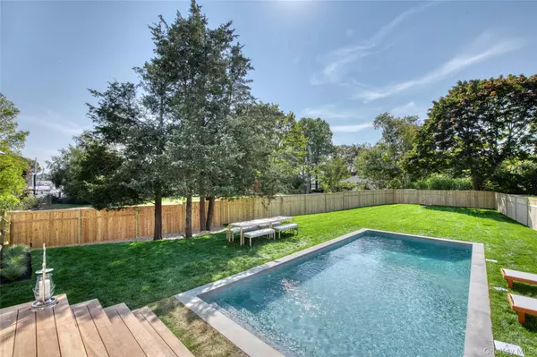 Greenport, NY 11944,980 Manhanset AVE