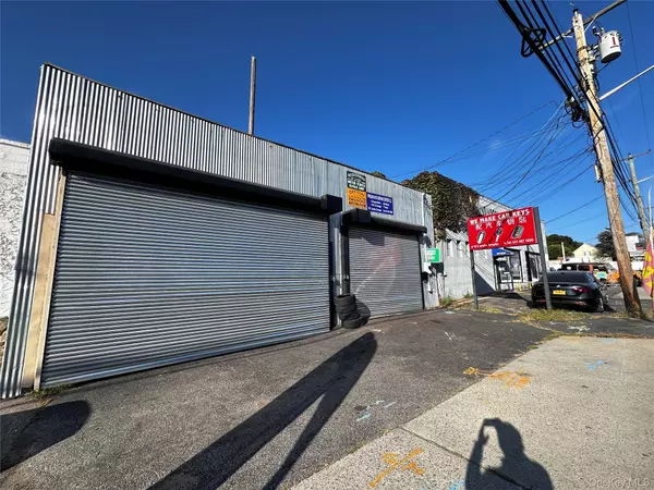Huntington, NY 11746,95 E Jericho TPKE