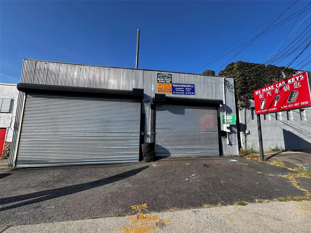 Huntington, NY 11746,95 E Jericho TPKE