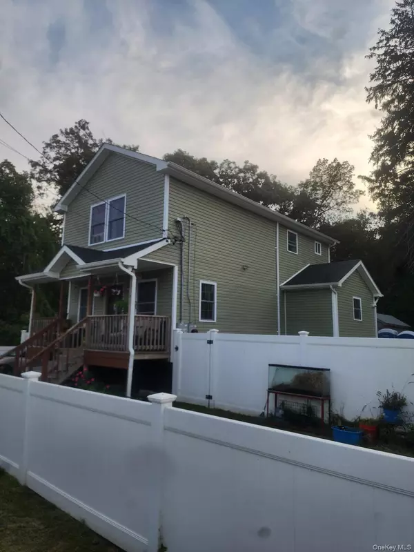 Wyandanch, NY 11798,14 Hickory ST