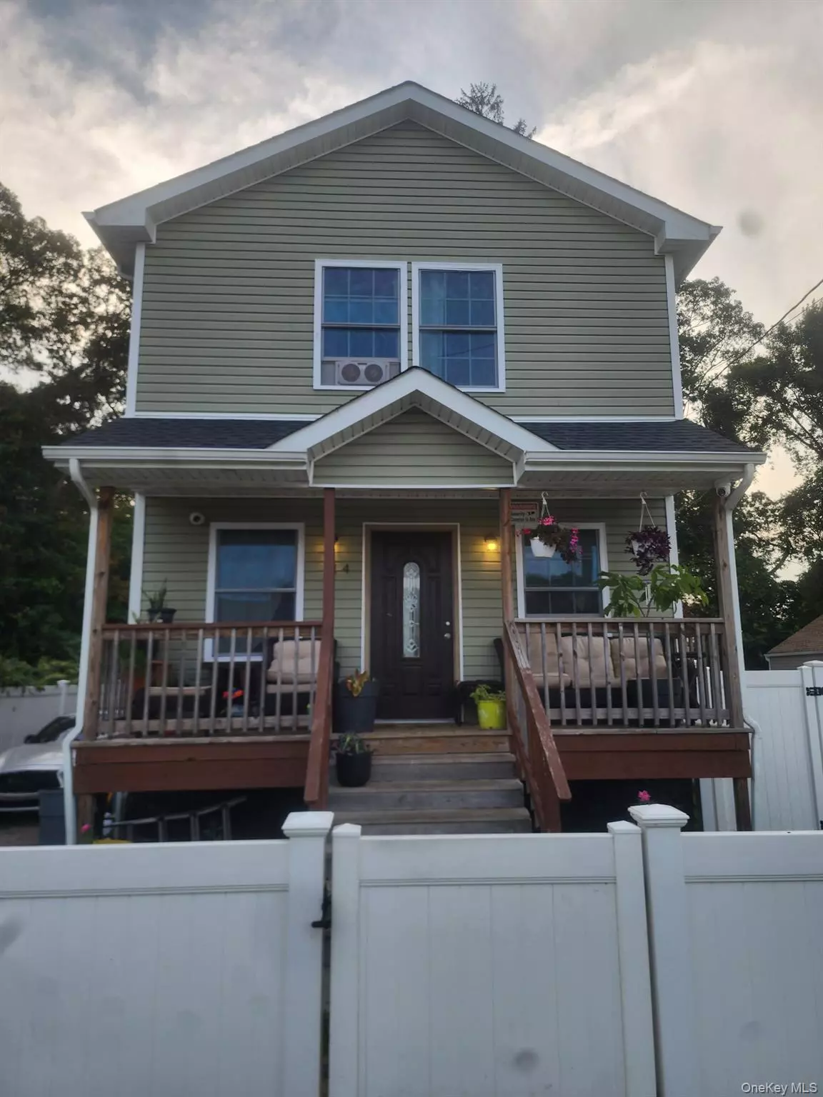 Wyandanch, NY 11798,14 Hickory ST