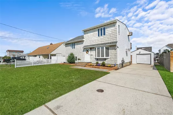 Amity Harbor, NY 11701,15 Hayes RD