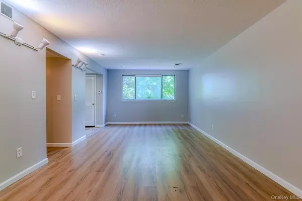Newburgh, NY 12550,104 Baldwin LN #1D