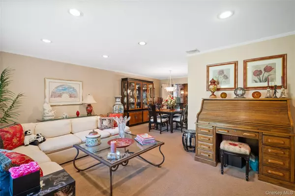 Syosset, NY 11791,2 Martin PL